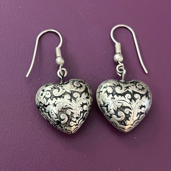 🆕Heirloom looking fat 3/4” hearts on hooks. Very elegant. NIB. - Picture 4 of 7